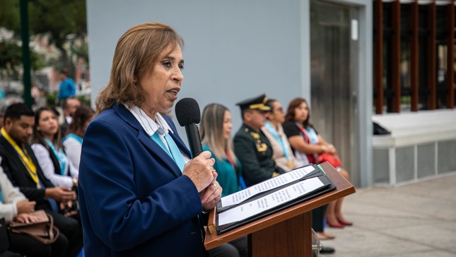 Izamiento de Pabellón Nacional 