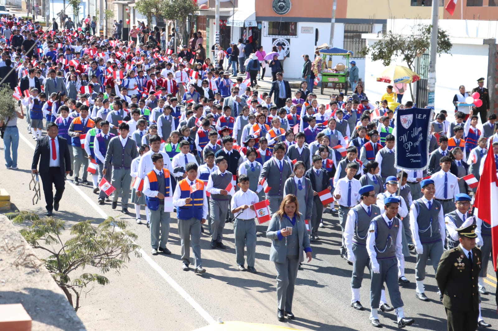 Tacna rinde homenaje a la bandera nacional