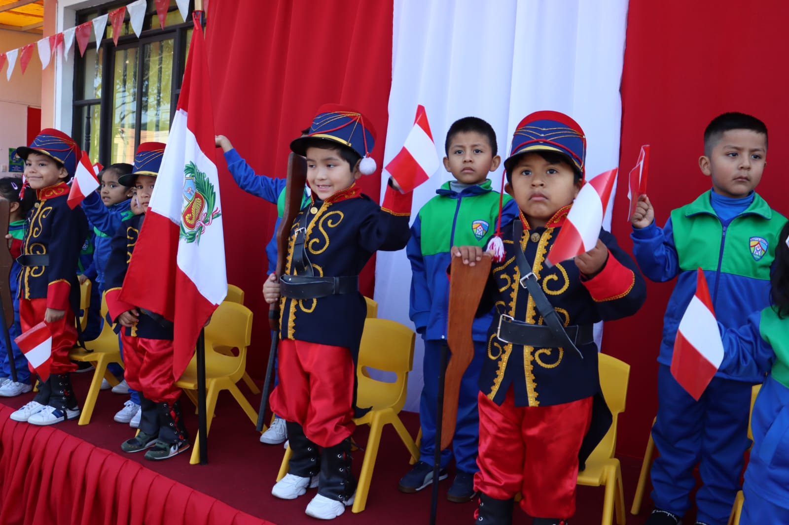 Tacna rinde homenaje a la bandera nacional