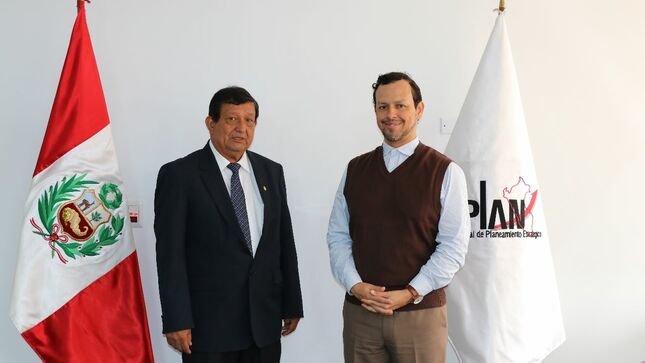 Rector de la UNAP, Rodil Tello y Presidente del Ceplan, Giofianni Peirano.