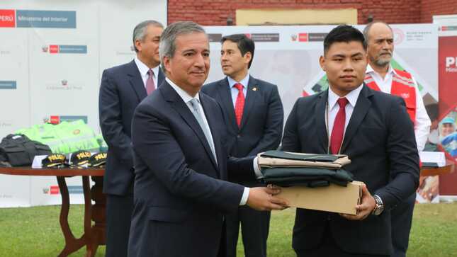 Produce: MYPE entregan prendas a la Policía Nacional por un valor de S/ 143 millones