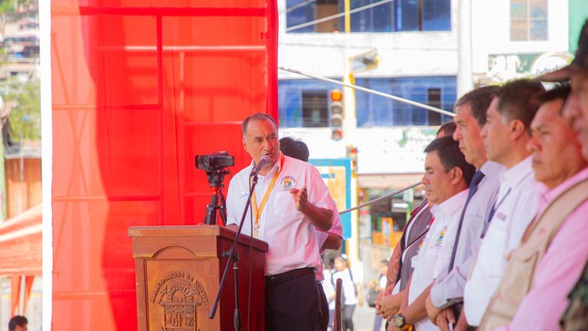 Con gallardía y patriotismo desfile cívico escolar