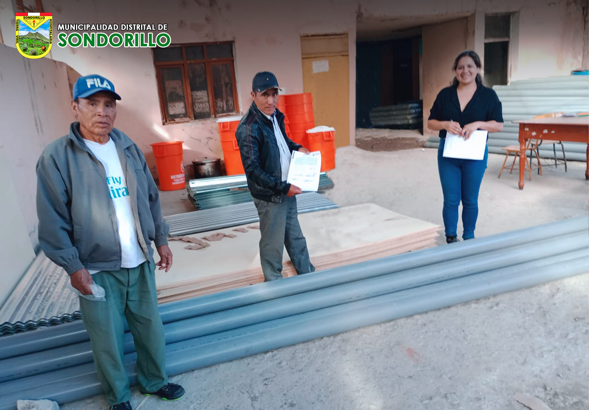 Se entregan materiales para mejorar canales de riego y sistemas de agua potable