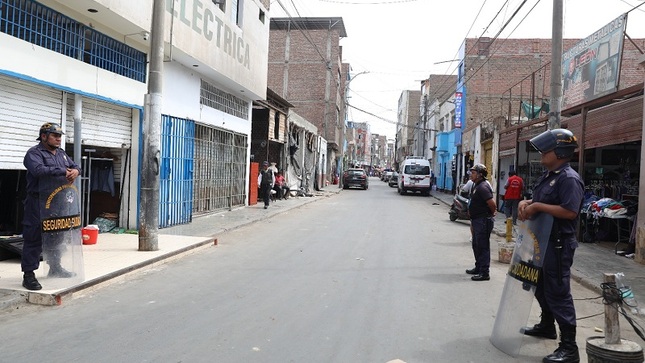 Diversas calles de Chicago continuaban libres de comerciantes informales y ambulantes tras operativo realziado por la MPT, MP y PNP.
