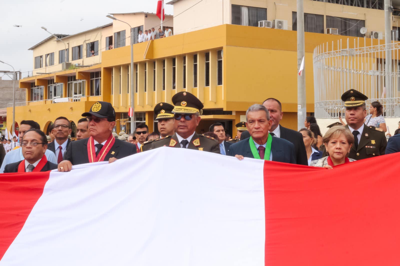 Renuevan juramento de fidelidad a la bandera