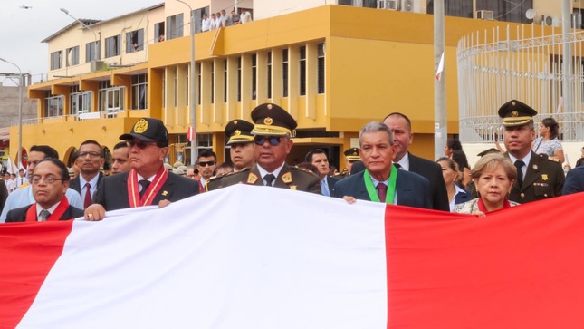 Renuevan juramento de fidelidad a la bandera