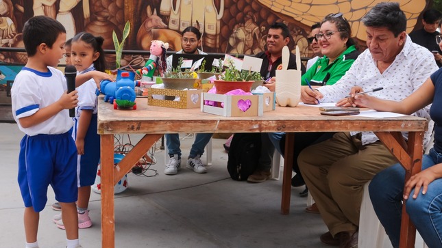 PREMIAN A NIÑOS GANADORES DE JUGUETES ELABORADOS CON MATERIALES RECICLADOS