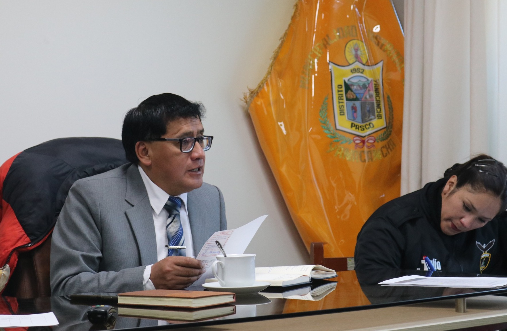 Archivo JPG el alcalde en la reunión
