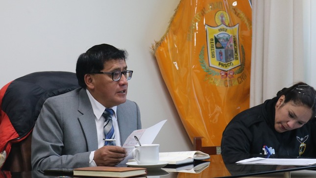Archivo JPG el alcalde en la reunión