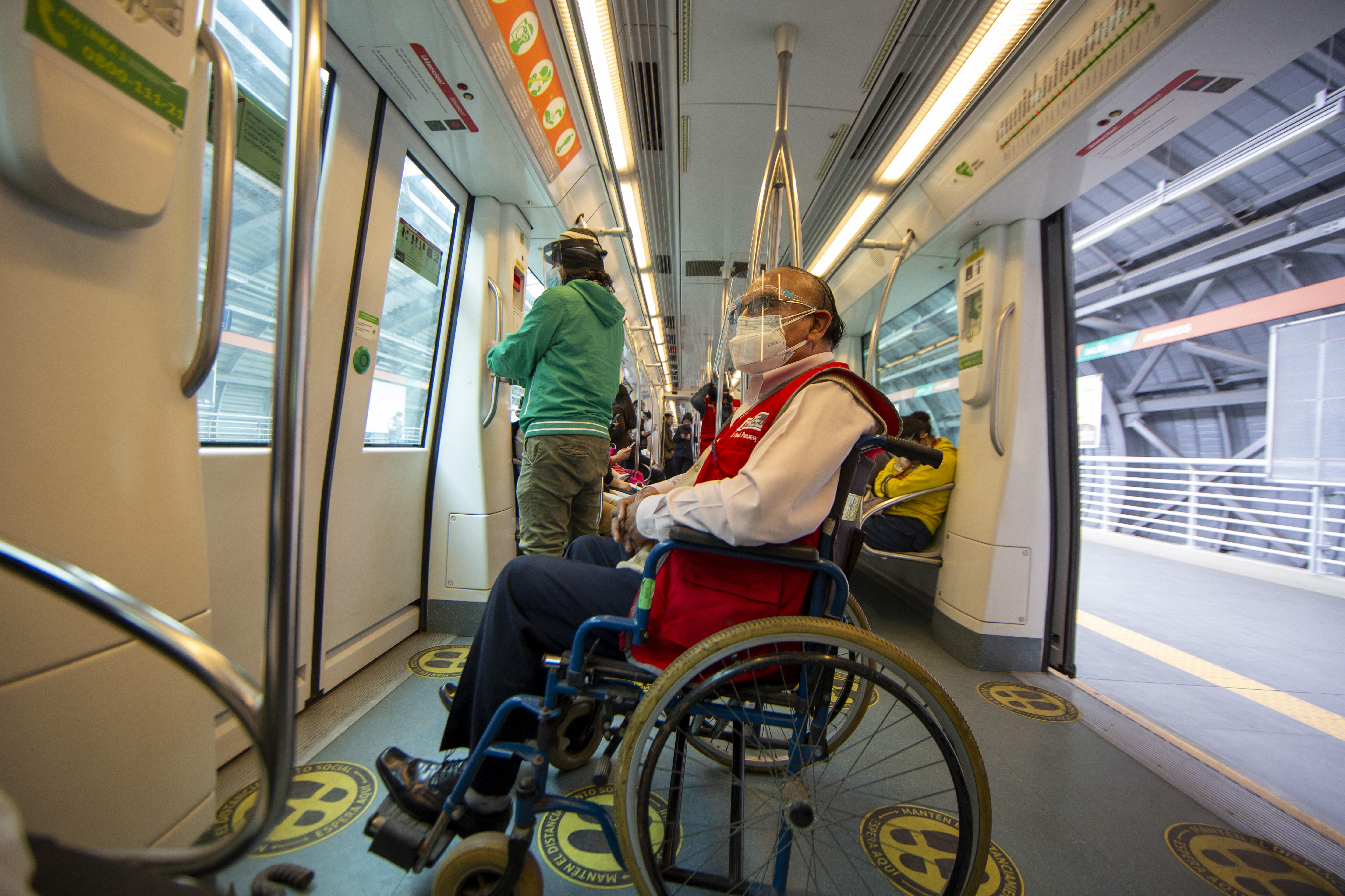 foto persona en silla de ruedas