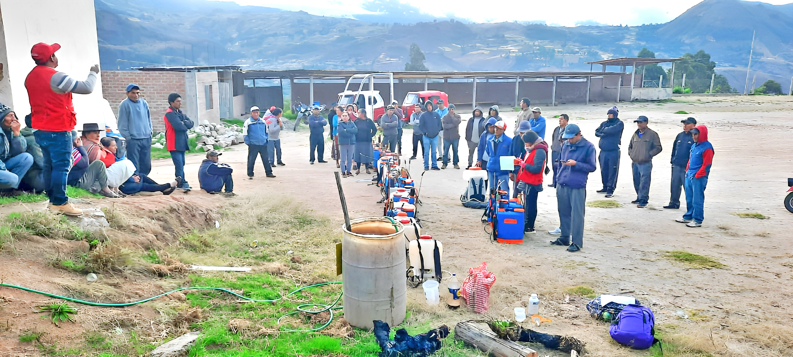 DRA Ayacucho distribuyó 1 020 litros de cebo tóxico a 245 productores frutícolas de La Mar