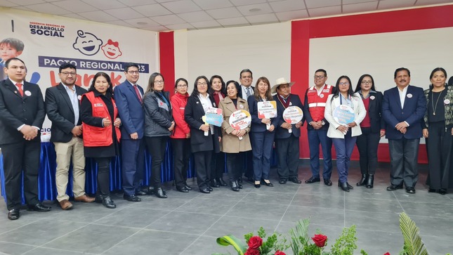 Danny Esteban Quispe exhorta a alcaldes durante firma de Pacto Regional