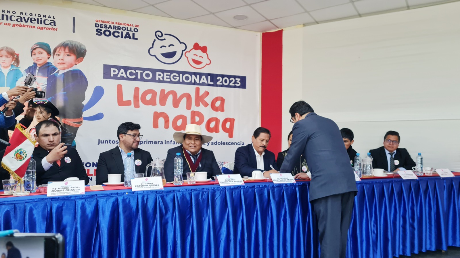 Danny Esteban Quispe exhorta a alcaldes durante firma de Pacto Regional