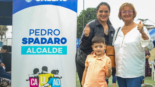  Llevamos a los mejores especialistas al A.H. Centenario, donde cerca de 300 vecinos fueron atendidos en diversas especialidades medicas  
