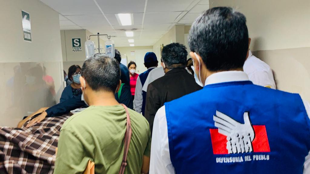 Representantes de la Defensoría del Pueblo en labor de supervisión a atención de pacientes en hospital de La Libertad