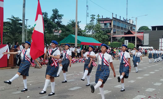 Ejército Peruano escenificó respuesta de Bolognesi "Arica no se rinde" 
Instituciones Educativas participaron en desfile de homenaje por el día de la bandera.