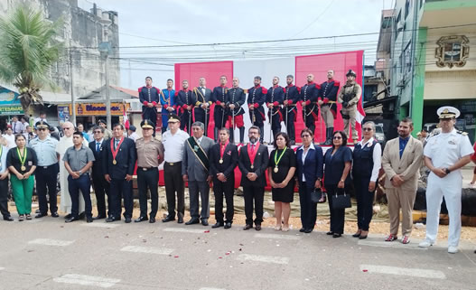 Ejército Peruano escenificó respuesta de Bolognesi "Arica no se rinde" 
Instituciones Educativas participaron en desfile de homenaje por el día de la bandera.