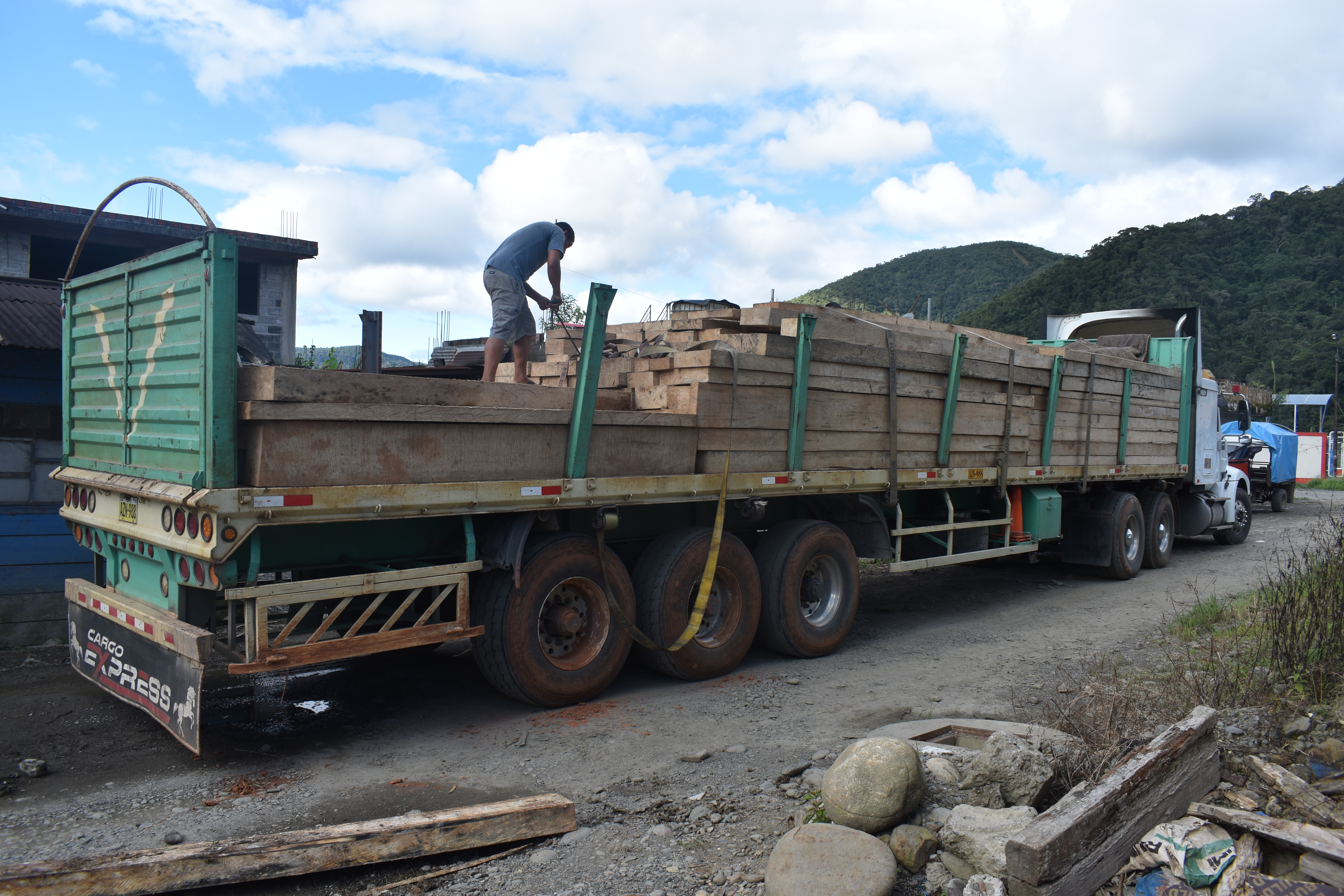 Puno: SERFOR incauta más de 16 mil pies tablares de madera 