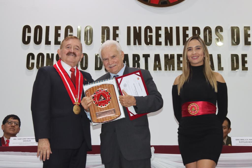 Colegio de ingenieros reconoce a gerente general regional de Tacna