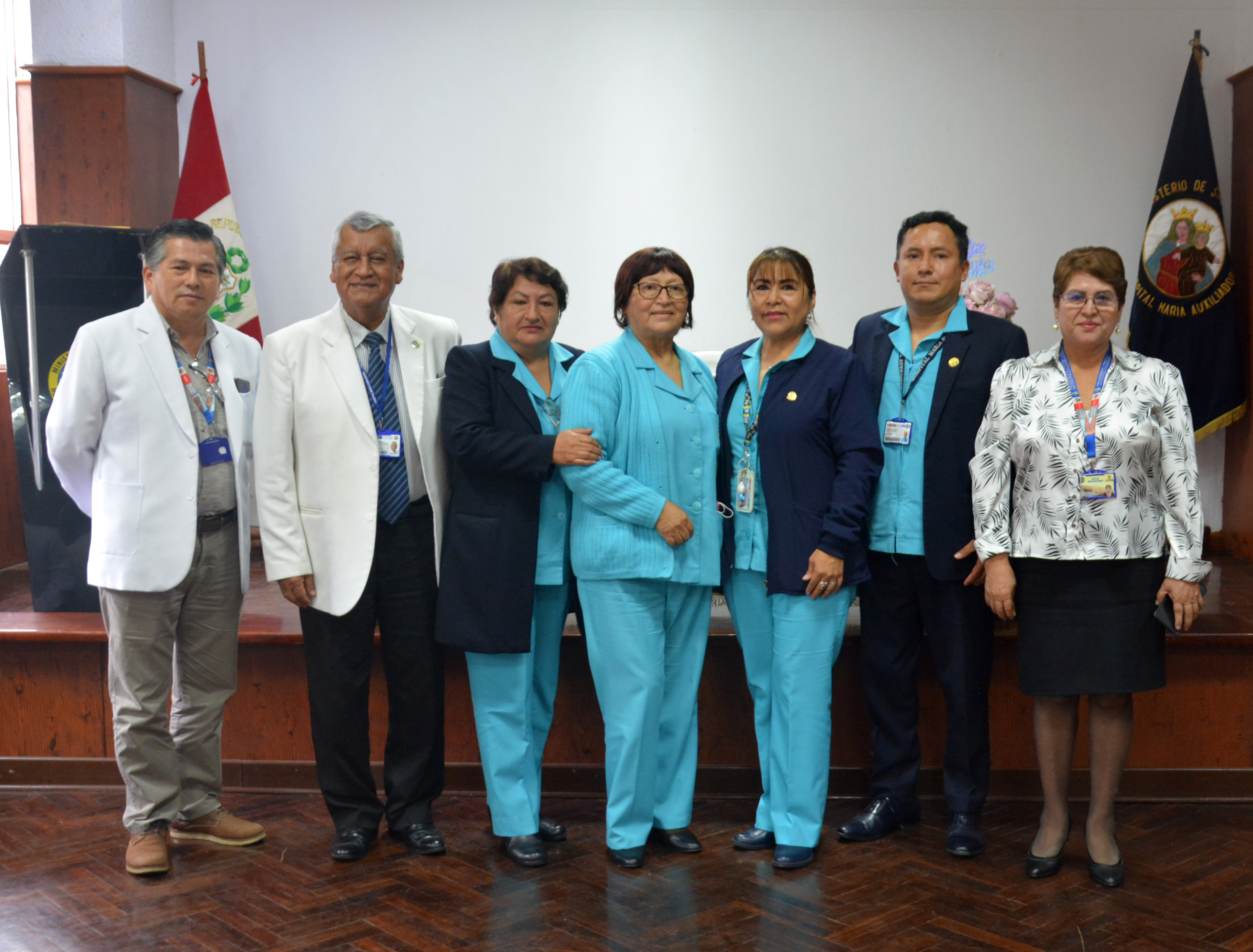 Reconocimiento laboral: Lic. Enf. Berna Felicia Urbizagastegui Pacheco y Lic. Enf. Lucila Villanueva Laimes