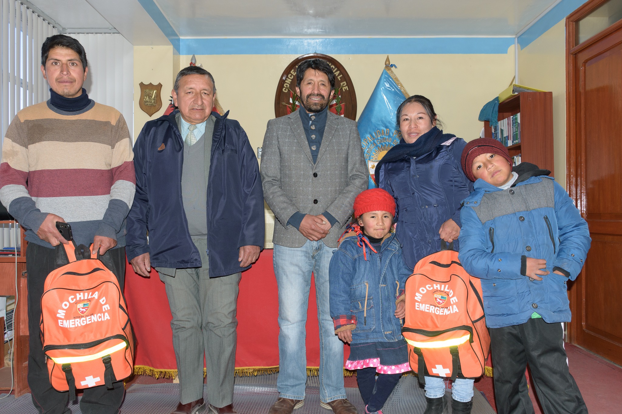Alcalde premia ganadores de Simulacro Multipeligro en Junín, destacando la importancia de la preparación ante emergencias.