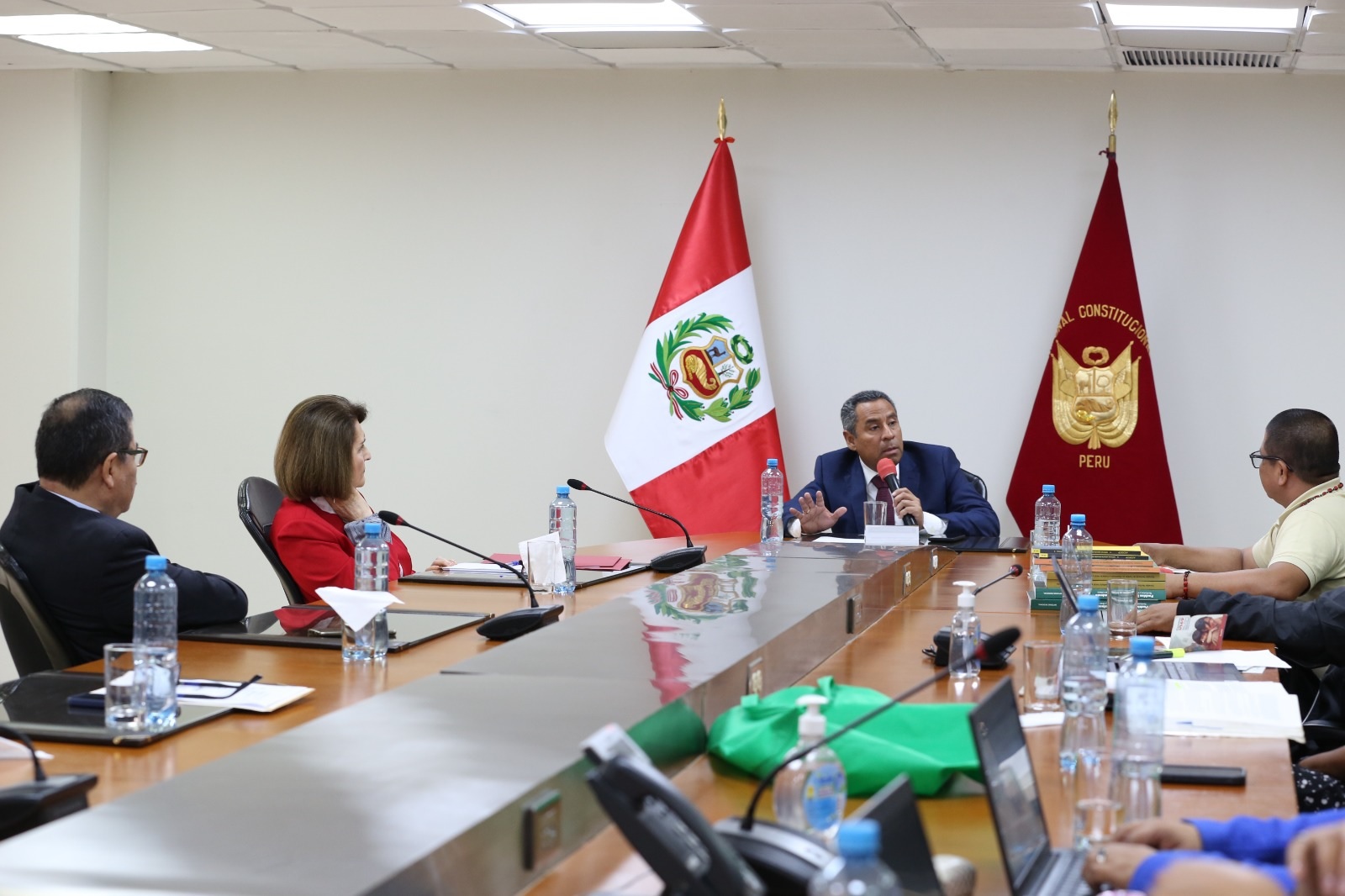 Presidente del TC Francisco Morales recibe la visita de líderes de la Asociación Interétnica de Desarrollo de la Selva Peruana (AIDESEP)