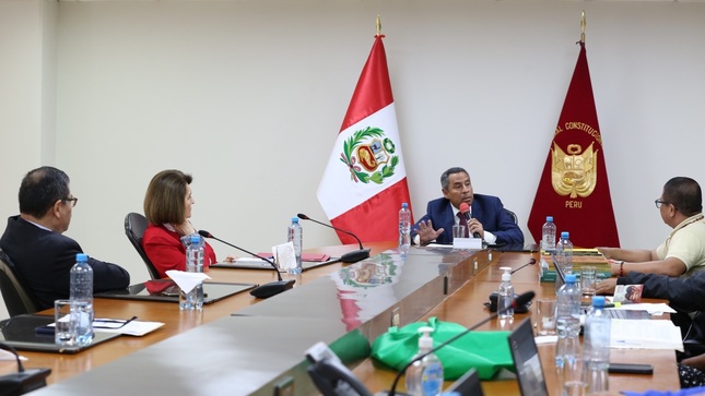 Presidente del TC Francisco Morales recibe la visita de líderes de la Asociación Interétnica de Desarrollo de la Selva Peruana (AIDESEP)