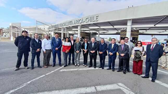 Legisladores peruanos y chilenos proponen corredor humanitario fronterizo y mejora de controles migratorios y aduaneros