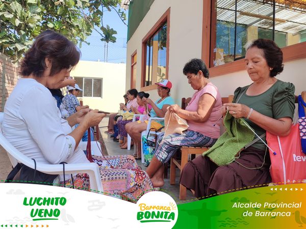 Integrantes del Ciam desarrollan su creatividad en taller de tejido