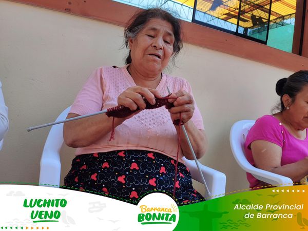 Integrantes del Ciam desarrollan su creatividad en taller de tejido