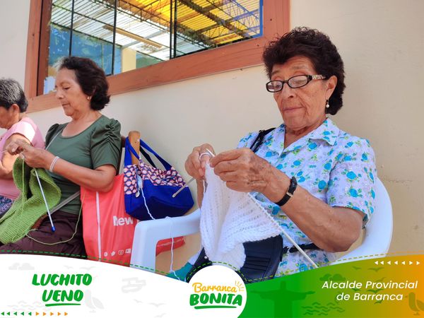 Integrantes del Ciam desarrollan su creatividad en taller de tejido