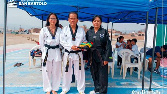 Promoción y ceremonia de cambio de cinturón en nuestro Taller Municipal de TaeKwoDo
