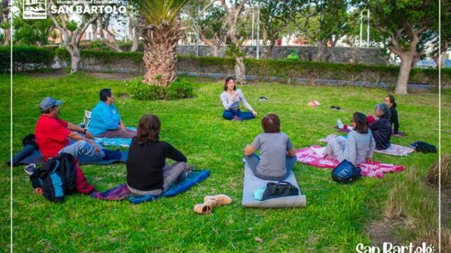 Compartimos con alegría las clases de Yoga Terapéutico que vienen recibiendo nuestros queridos miembros del CIAM.