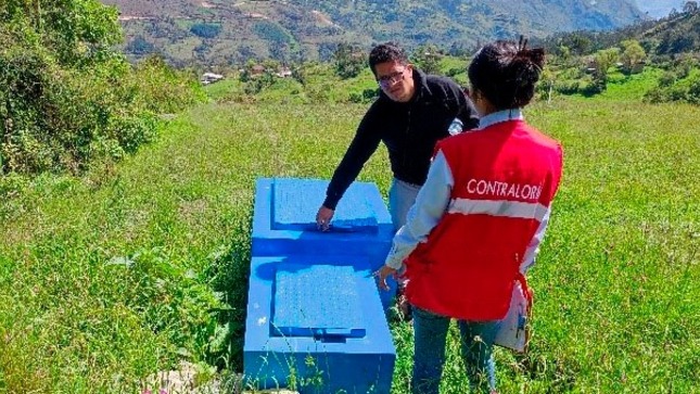 La Contraloría General alertó situaciones que ponen en riesgo la funcionalidad, durabilidad y vida útil de la obra de mejoramiento y ampliación del servicio de agua potable y saneamiento básico en la localidad del centro poblado de Cumpampa. El proyecto es ejecutado por Municipalidad Distrital de Tacabamba con una inversión de S/ 4 899 577 y debe beneficiar a 1170 pobladores.