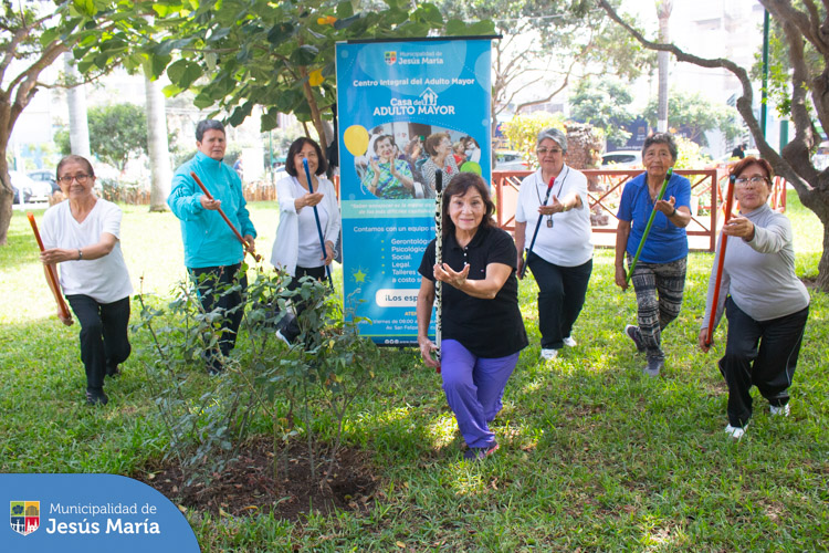 Como parte de las actividades gratuitas que la Municipalidad de Jesús María tiene preparadas, nuestros adultos mayores 👵👴 disfrutaron de una clase de Taichi al aire libre en nuestro remozado 🌳 Parque Habich.