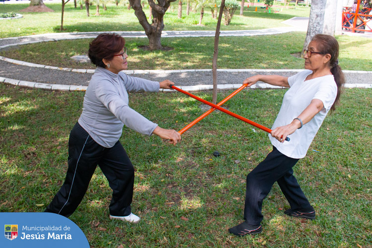 Como parte de las actividades gratuitas que la Municipalidad de Jesús María tiene preparadas, nuestros adultos mayores 👵👴 disfrutaron de una clase de Taichi al aire libre en nuestro remozado 🌳 Parque Habich.