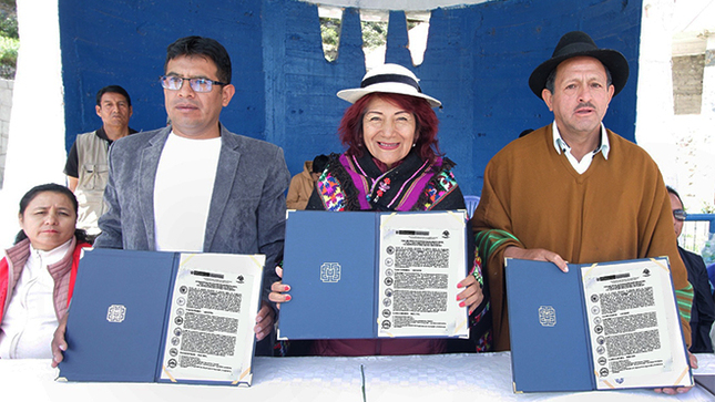  Firman convenio para poner en marcha proceso de titulación en comunidad de Laraos - Yauyos