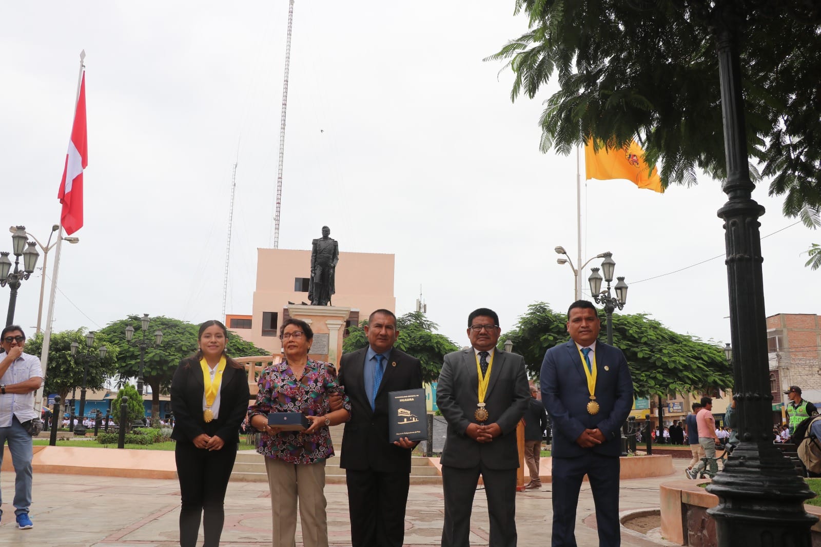 EN CEREMONIA PROTOCOLAR DE IZAMIENTO DEL PABELLÓN NACIONAL LA I.E PEDRO PORTILLO SILVA CONMEMORA SU CUADRAGÉSIMO SEPTIMO ANIVERSARIO
