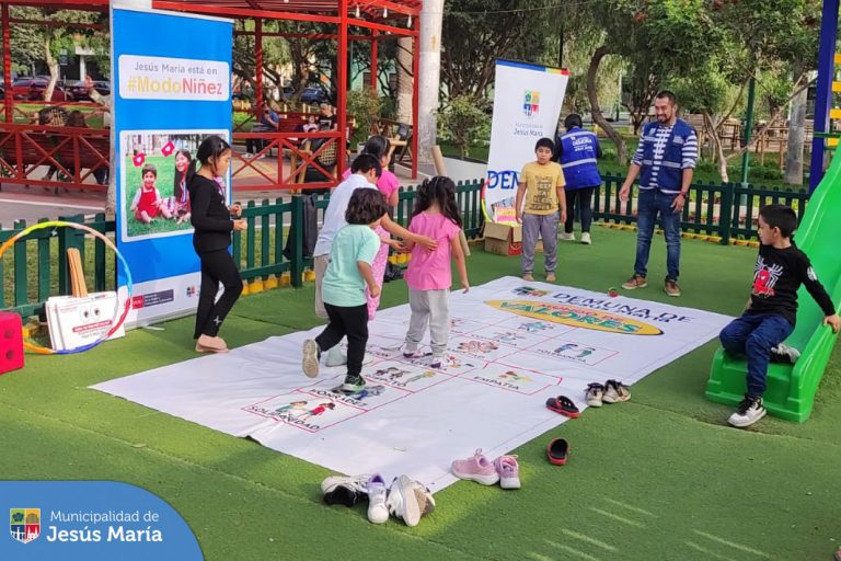 La Defensoría Municipal del Niño, Niña y Adolescente organizó una tarde de diversión y juegos lúdicos 🧩 en el 🌳 Parque Habich.