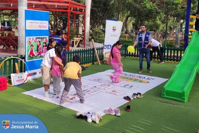 La Defensoría Municipal del Niño, Niña y Adolescente organizó una tarde de diversión y juegos lúdicos 🧩 en el 🌳 Parque Habich.