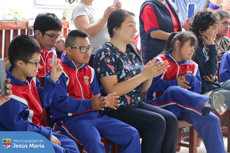 🤗 Un reconocimiento especial a toda su comunidad educativa, dedicada a la educación básica especial en Jesús María.
