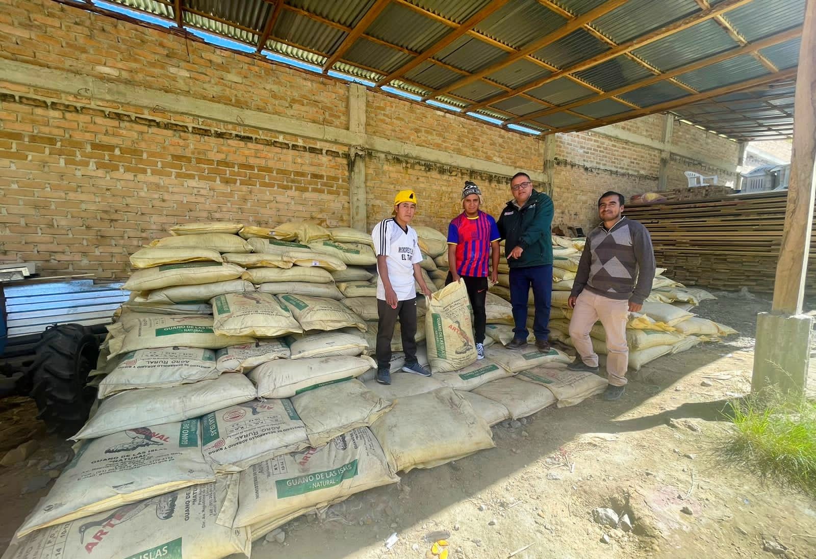 Entrega de guano de las islas - Cajamarca