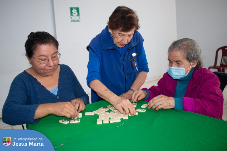Nuestros vecinos continúan participando de las actividades en la Casa del Adulto Mayor. Esta vez, disfrutaron del Taller de memoria que les ayuda a ejercitar su mente y mantenerse saludables.