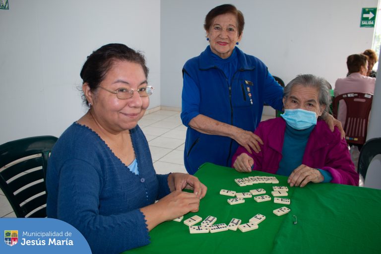 Nuestros vecinos continúan participando de las actividades en la Casa del Adulto Mayor. Esta vez, disfrutaron del Taller de memoria que les ayuda a ejercitar su mente y mantenerse saludables.
