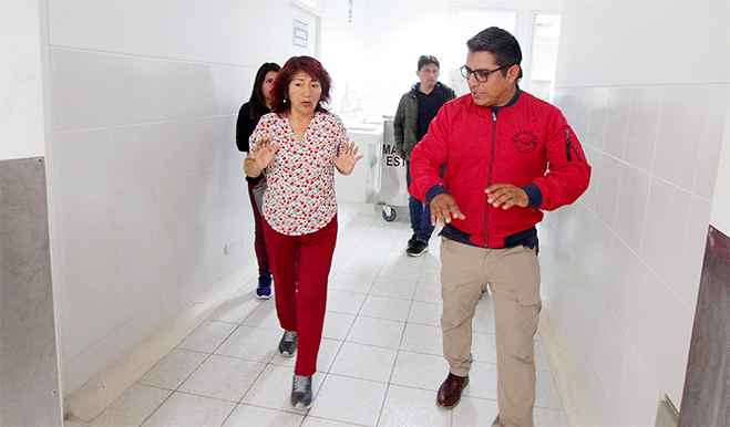 Gobernadora Rosa Vásquez supervisa reactivación de la obra de construcción del Centro de Salud de Pacarán