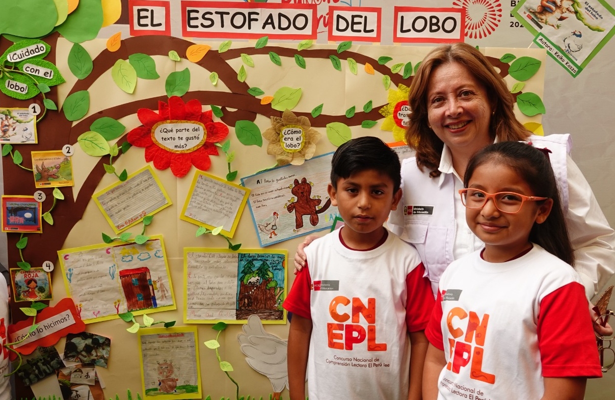 La consejera del Consejo Nacional de Educación, Clemencia Vallejos, participó en la presentación del Concurso Nacional de Comprensión Lectora “El Perú Lee”, iniciativa convocada por el Ministerio de Educación para fomentar la práctica de la lectura y consolidar aprendizajes en los tres niveles educativos tanto de niñas, niños y adolescentes de instituciones educativas públicas y privadas del país.