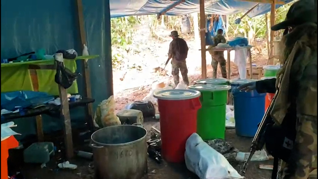 Policía Nacional destruye una tonelada de droga líquida y más de tres toneladas de insumos químicos en Amazonas