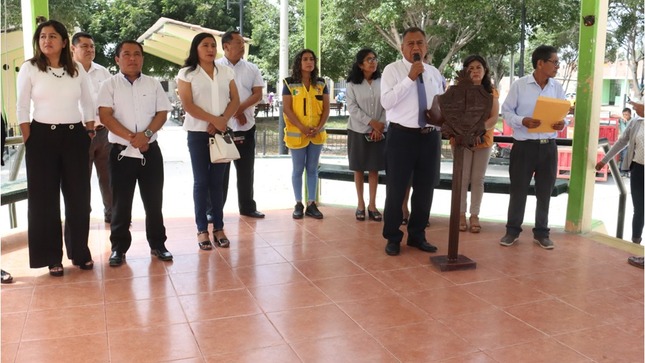 Entrega de títulos de propiedad a los beneficiarios de la jurisdicción del distrito de La Arena