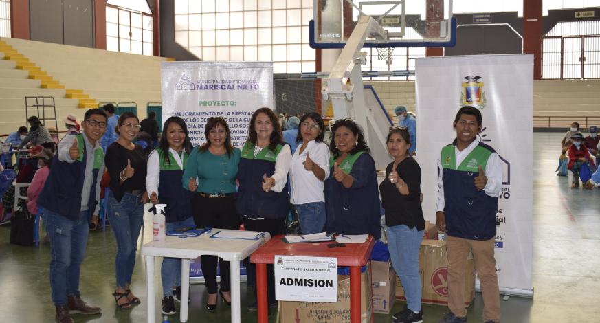 El alcalde provincial, John Larry Coayla, con el propósito de descentralizar la atención médica gratuita, desarrolle con numerosa asistencia el tercer día de la “Campaña de Salud Integral”, favoreciendo a personas de tercera edad y personas con discapacidad.