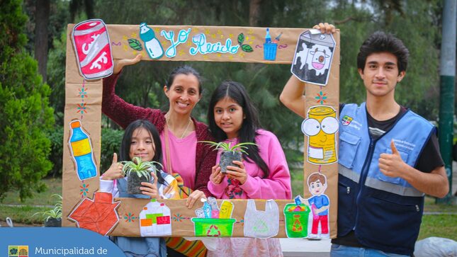 El pasado viernes, se realizó la campaña “Ruta de Reciclaje”, nuestros vecinos participaron trayendo 10 botellas de plástico o 1 kilo de reciclaje y recibieron una plantita 🪴 para sus hogares.